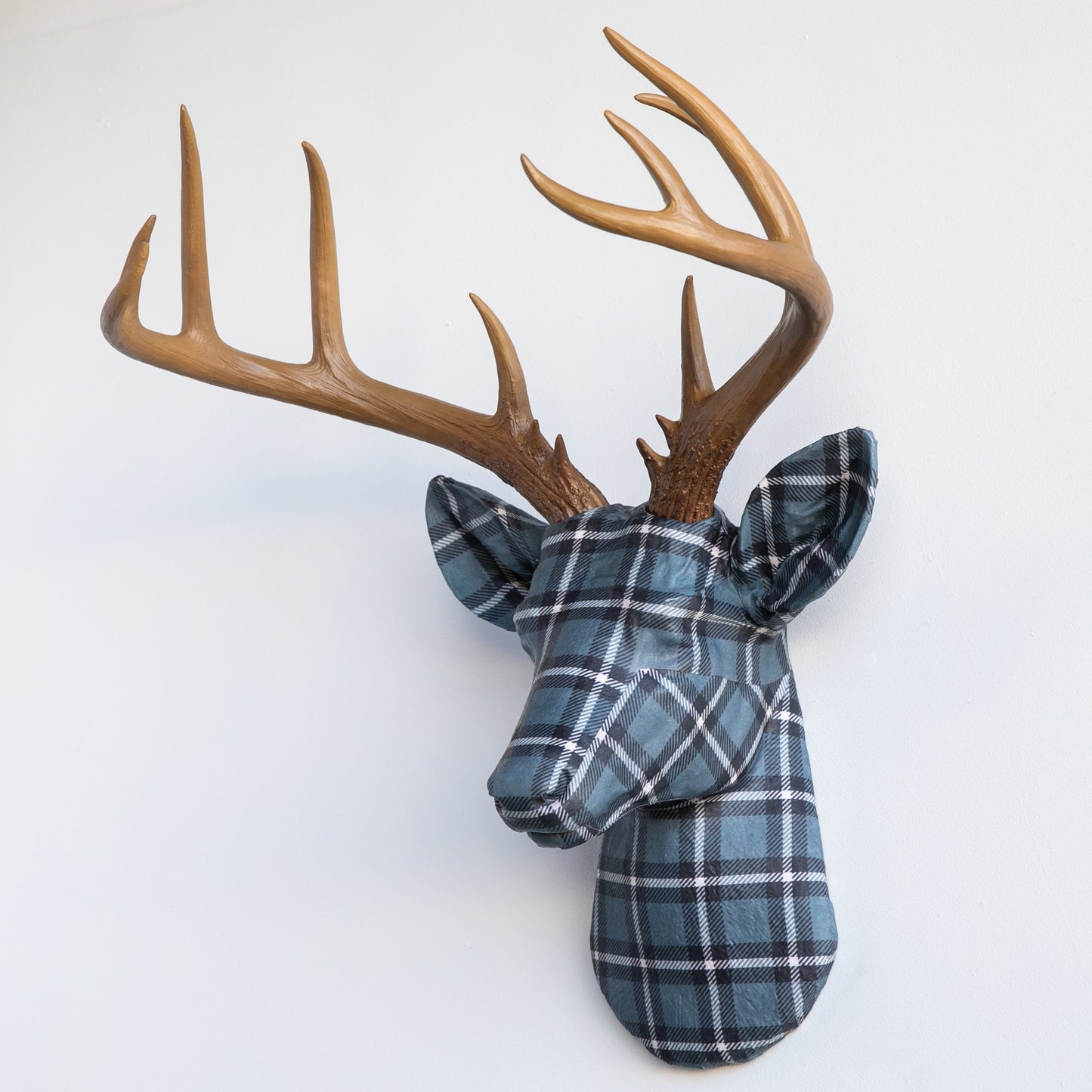 Stoffverpackter Hirschkopf - Plaid- und Tartanmuster
