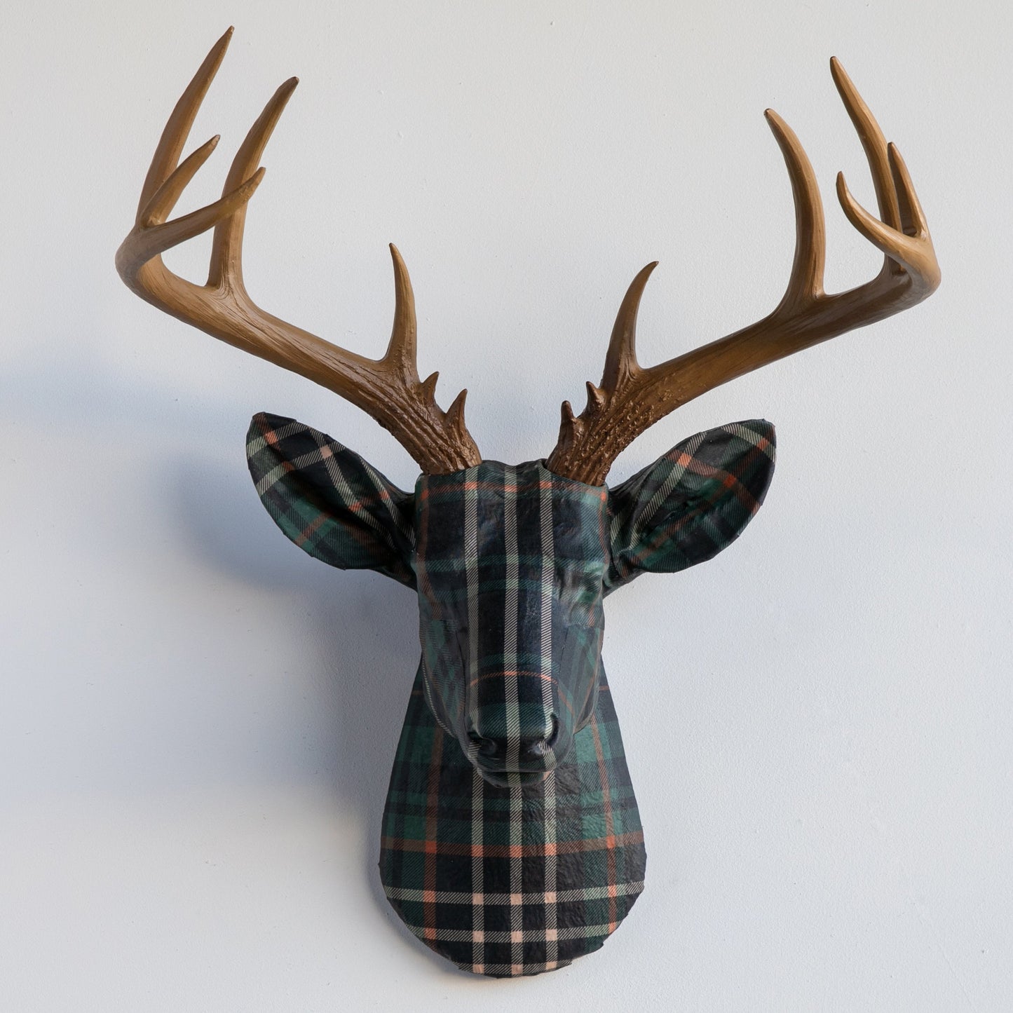 Stoffverpackter Hirschkopf - Plaid- und Tartanmuster