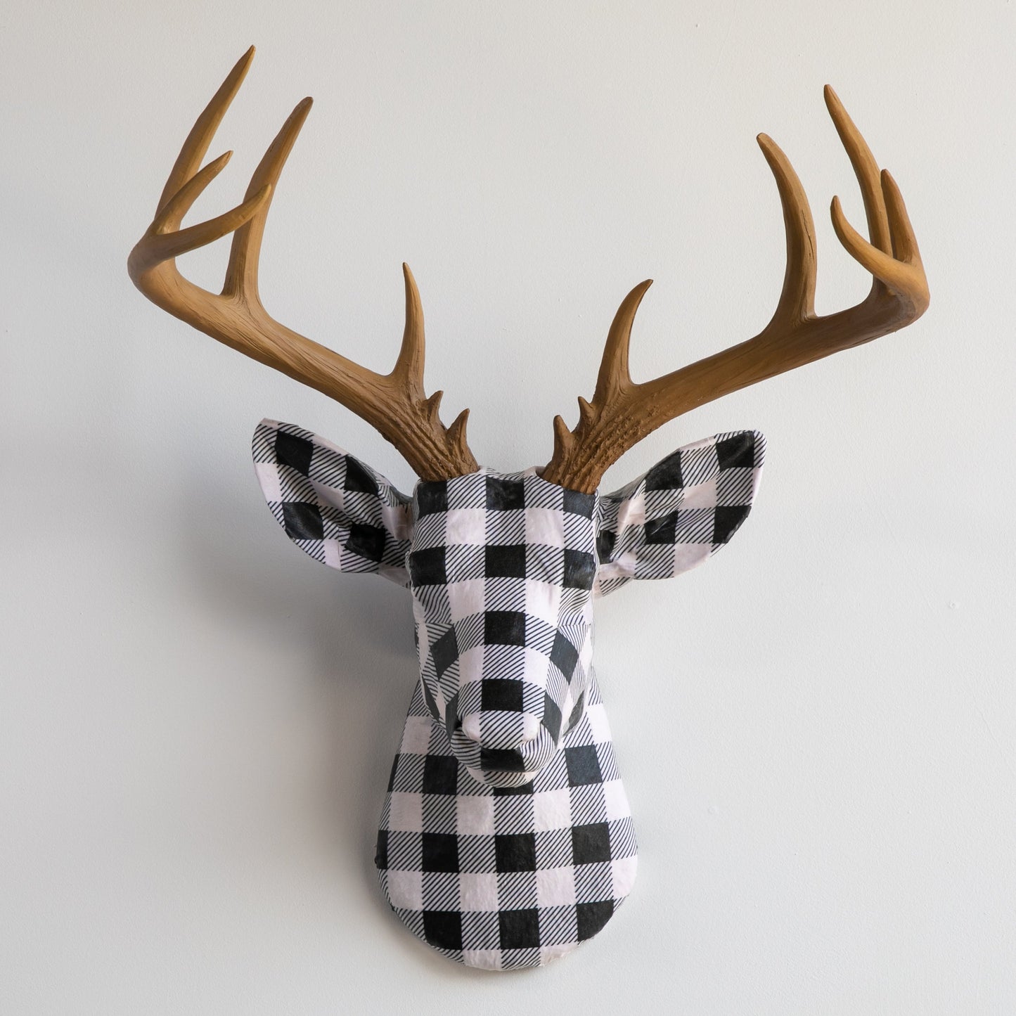 Stoffverpackter Hirschkopf - Plaid- und Tartanmuster