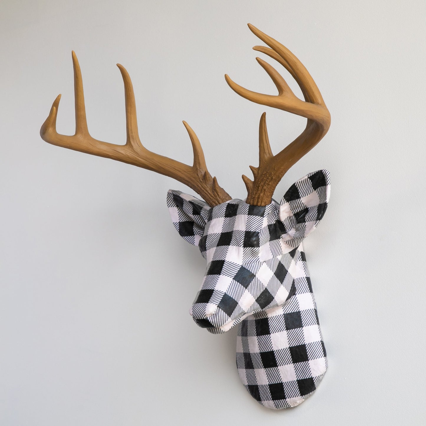Stoffverpackter Hirschkopf - Plaid- und Tartanmuster