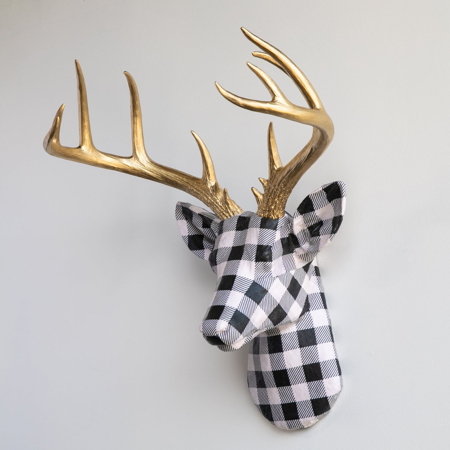 Stoffverpackter Hirschkopf - Plaid- und Tartanmuster