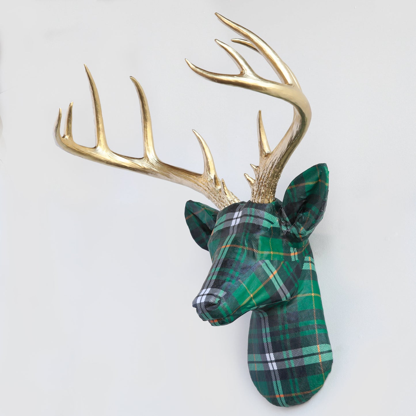 Stoffverpackter Hirschkopf - Plaid- und Tartanmuster