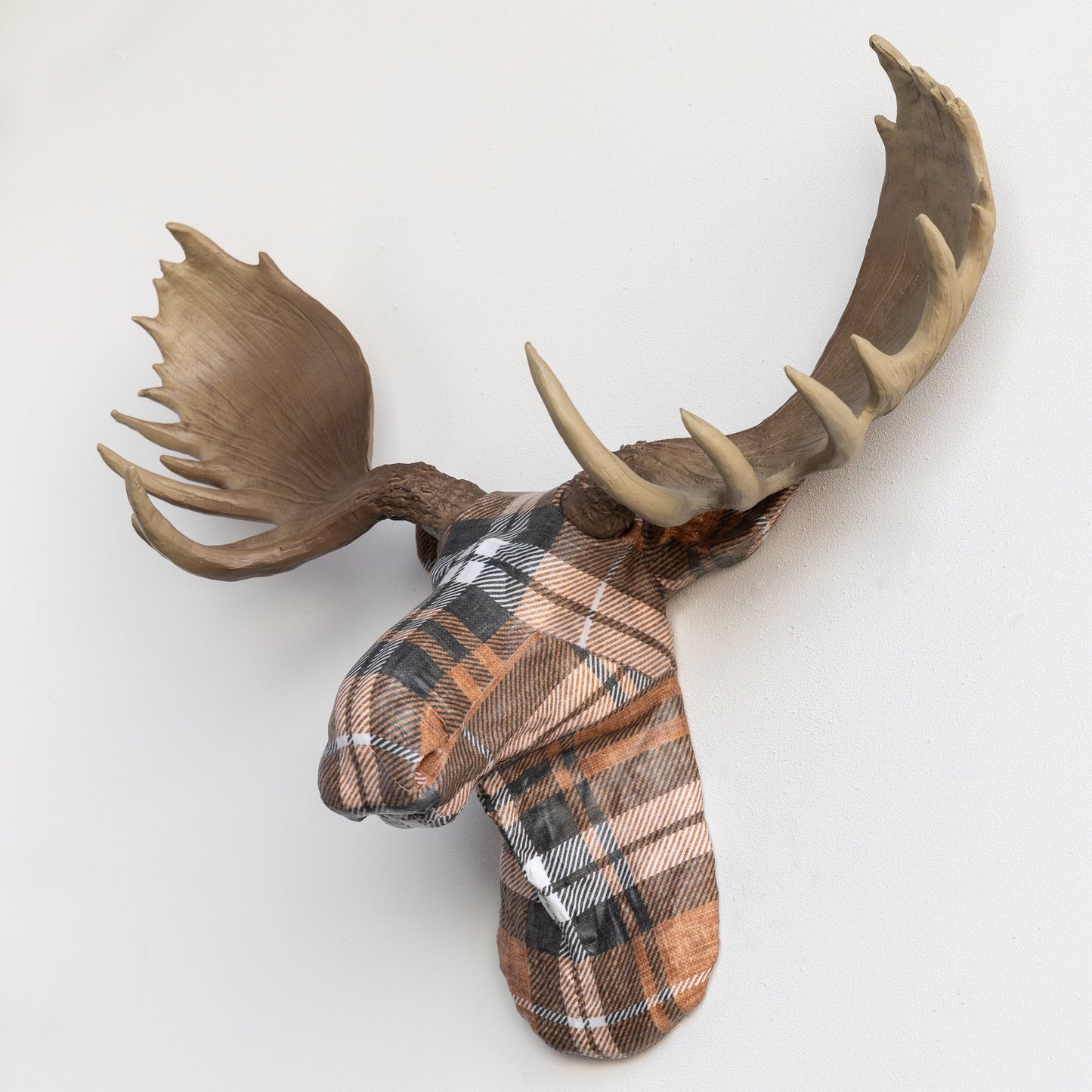 Gewebeverpackte Elchskulptur