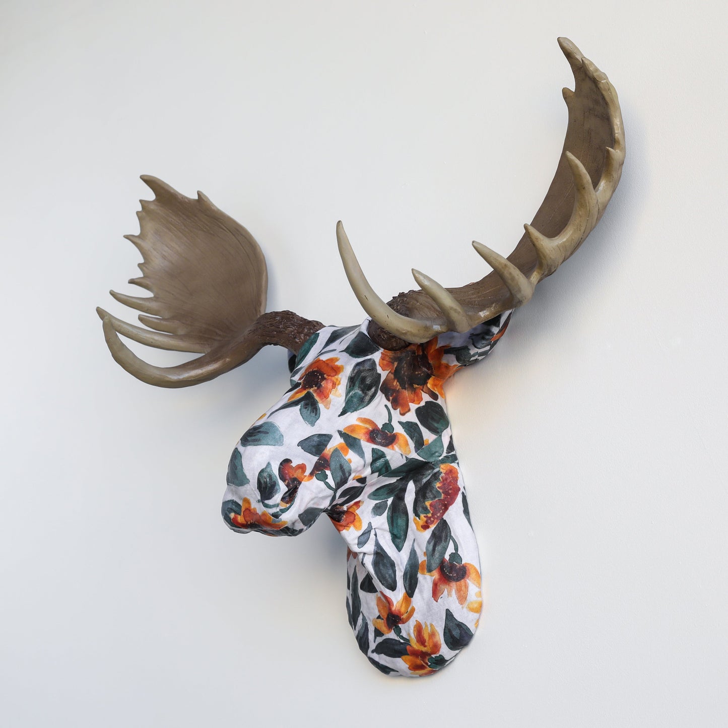 Gewebeverpackte Elchskulptur